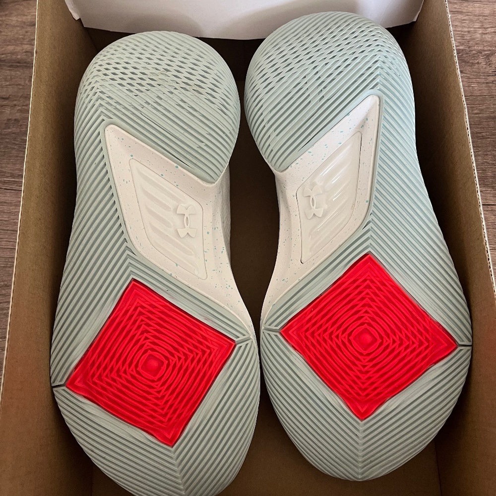 Under armour PS Curry 5  Size 2.5 youth